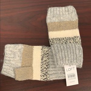 LOFT Cable fingerless gloves